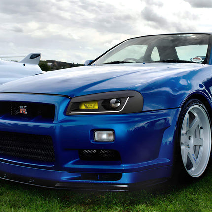 Nissan Skyline R34 lightweight carbon fiber driveshaft, reduced rotational mass, improved throttle response, enhanced torque transfer, track-ready driveline upgrade.

