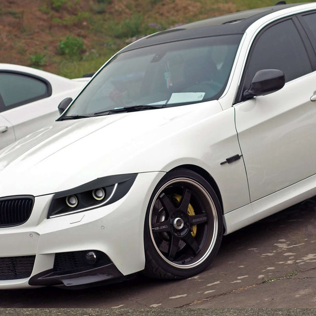 BMW E90 aluminum radiator upgrade, performance cooling system, 335i high-flow radiator, E90 turbocharged engine cooling, BMW 328i race-spec cooling mod, lightweight heat dissipation, custom performance radiator, high-capacity cooling upgrade.

