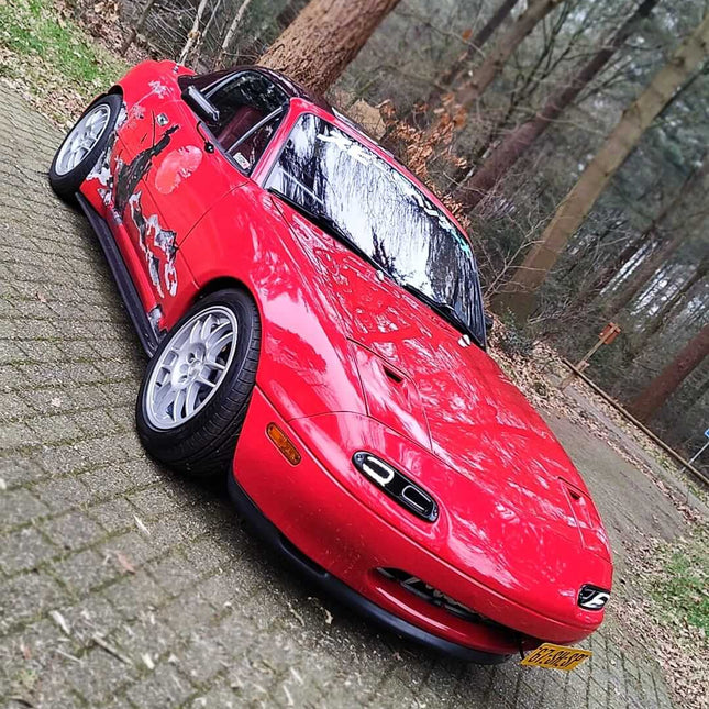 Racing headers for Mazda Miata 1990-1997 optimize exhaust flow and increase horsepower for improved performance.