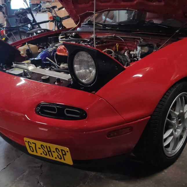 Racing headers for Mazda Miata 1990-1997 optimize exhaust flow and increase horsepower for improved performance.