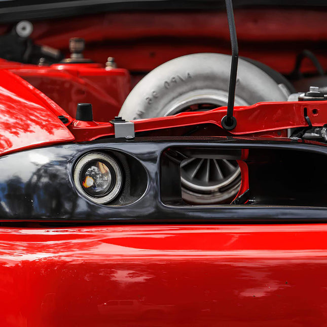 Nissan Skyline R33 GTR twin-turbo system, high-boost ball-bearing turbos, stainless steel turbo manifold, external wastegate, race-tuned ECU, optimized boost control, track-ready forced induction upgrade.

